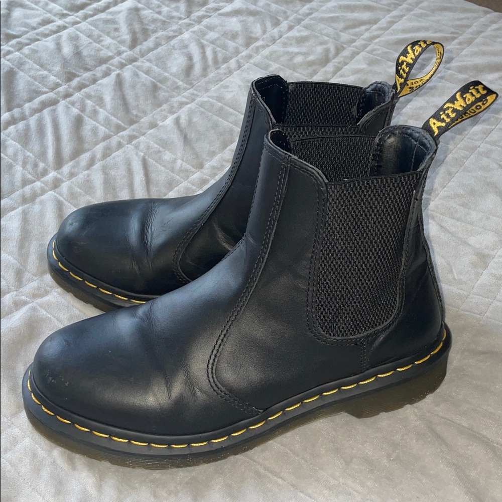 *SOLD* DR. MARTENS 2976 Yellow Stitch Smooth  Leather Chelsea Boots sz 9 - Picture 4 of 12